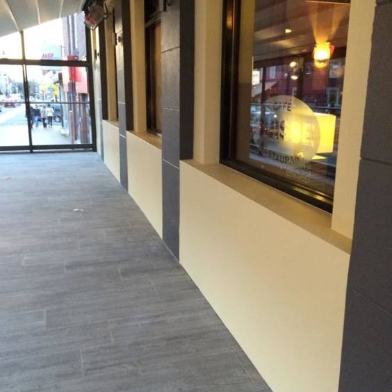 schilderwerk buiten cafe suisse grijs geel