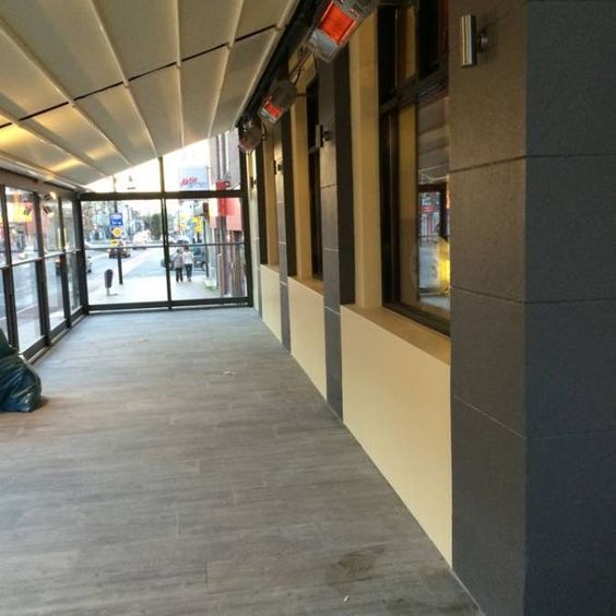 schilderwerk buiten cafe suisse afgerond